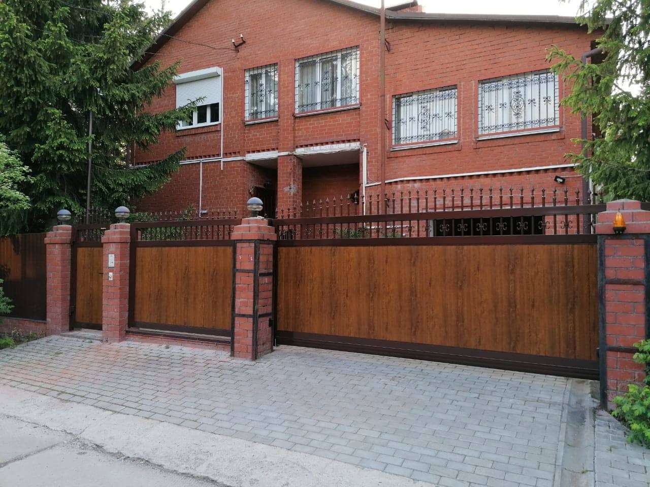 Уличные ворота DoorHan в Могилеве с установкой