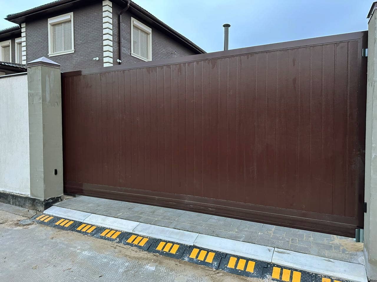 Уличные ворота DoorHan в Могилеве с установкой